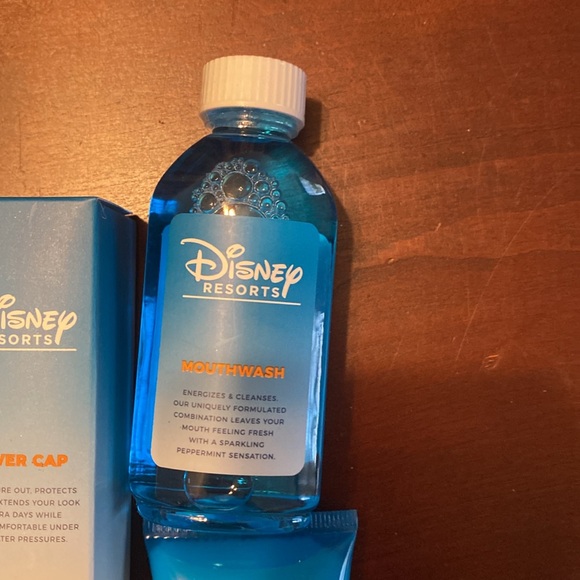 Disney Resorts set of 5. NWT 1 ea soap, lotion, vanity kit, shower cap mouthwash - Picture 6 of 6